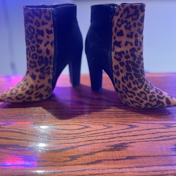 Size 7 booties worn once - Picture 3 of 5